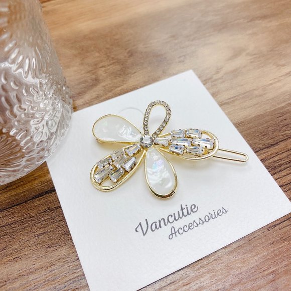 Five Petals Flower Hair Clip - Picture 1 of 3